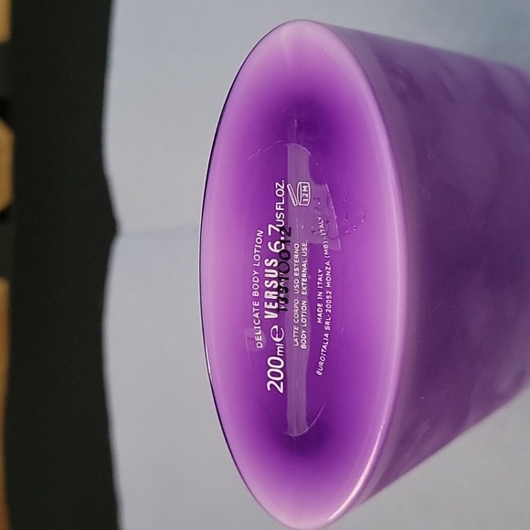 VERSUS Delicate Body Lotion 6.7 FL oz - Picture 5 of 14